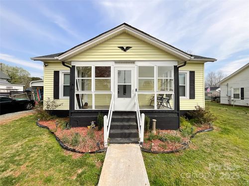 101 Loya St, Mount Holly, NC, 28120-1571 | Card Image