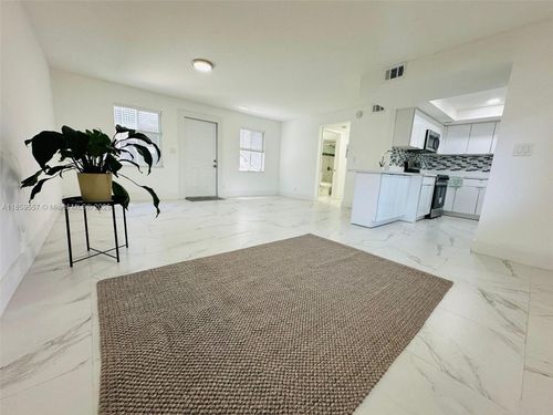 apt-4-414 Se 14th St, Fort Lauderdale, FL, 33316-1950 | Card Image