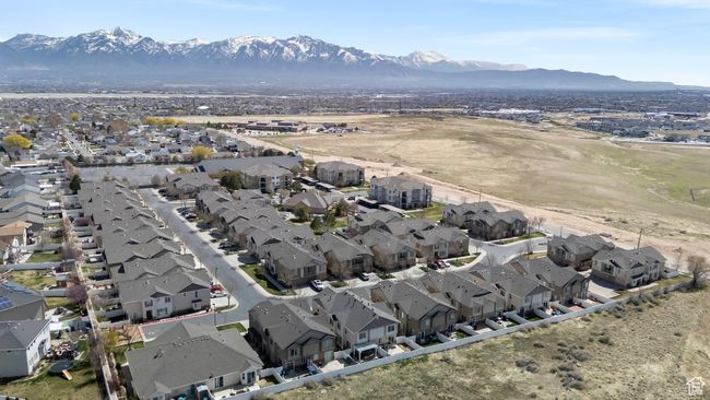 Aerial view with a residential view and a mountain view | Image 22