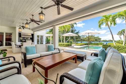 707 Grove Pl, Vero Beach, FL, 32963-9560 | Card Image