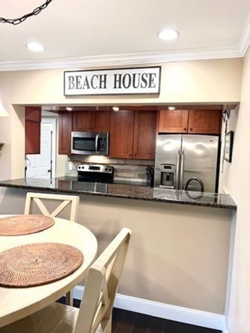 206-125 Van Zandt Ave, Newport, RI, 02840 | Card Image