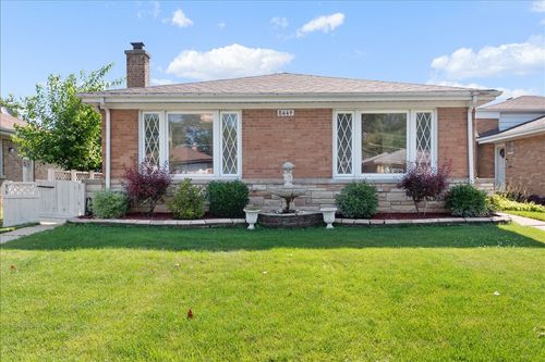 8449 Saint Louis Ave, Skokie, IL, 60076-2832 | Card Image