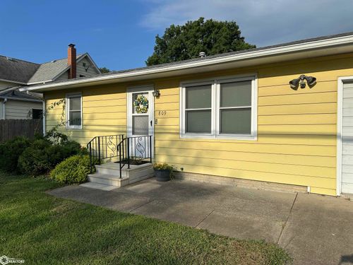 811 N 7th St, Chariton, IA, 50049-1331 | Card Image