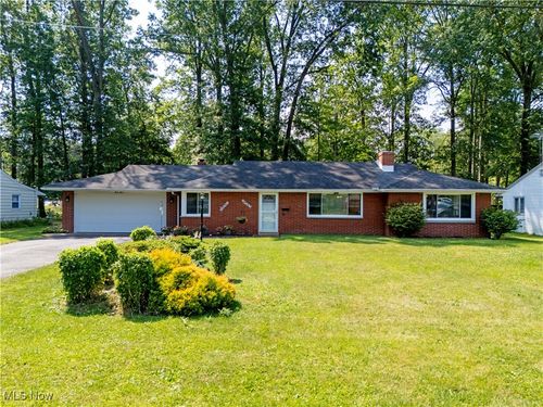 54 Meadowbrook Dr, Grafton, OH, 44044-1514 | Card Image