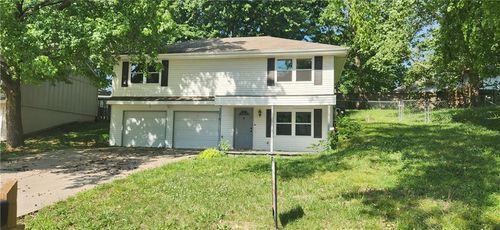 2218 Liberty Landing Rd, Liberty, MO, 64068-9477 | Card Image
