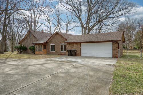 15641 Loveland St, Livonia, MI, 48154-3013 | Card Image