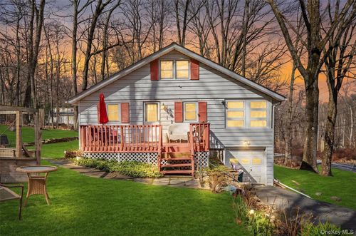 58 Lake Shore Dr, Monroe, NY, 10950-5560 | Card Image