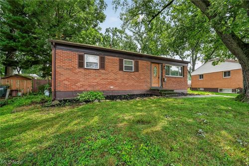 2514 Regentview St Ne, Canton, OH, 44705-2840 | Card Image
