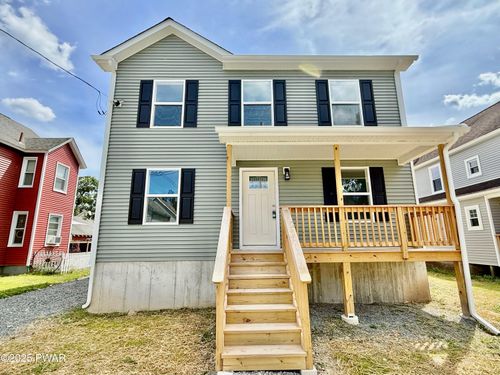 208 Avenue I, Matamoras, PA, 18336-1224 | Card Image