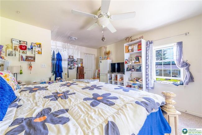 7112 Howell Ter, House other with 4 bedrooms, 2 bathrooms and null parking in Stroudsburg PA | Image 18