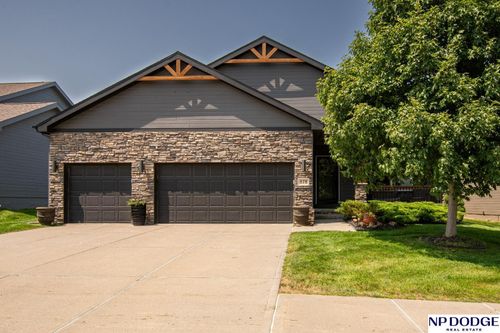 878 N Hws Cleveland Blvd, Elkhorn, NE, 68022-3831 | Card Image
