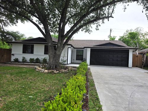212 Stratmore Drive, Friendswood, TX, 77546 | Card Image