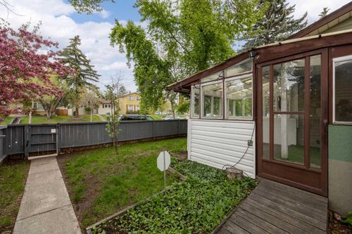 92 Erin Woods Dr Se, Calgary, AB, T2B2S1 | Card Image