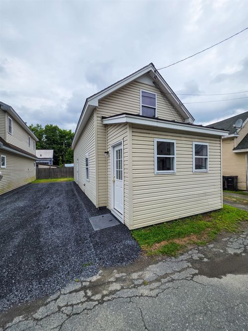 52 Jarvis St, Windsor, VT, 05089-1430 | Card Image