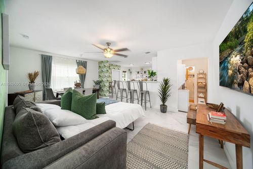 810 Nw 21st Ct, Miami, FL, 33125-3437 | Card Image