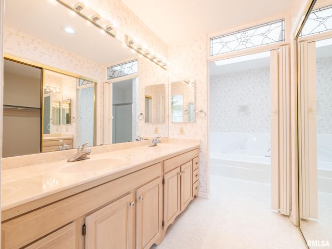 7619 N Melissa Ln, Condo with 3 bedrooms, 3 bathrooms and null parking in Peoria IL | Image 19