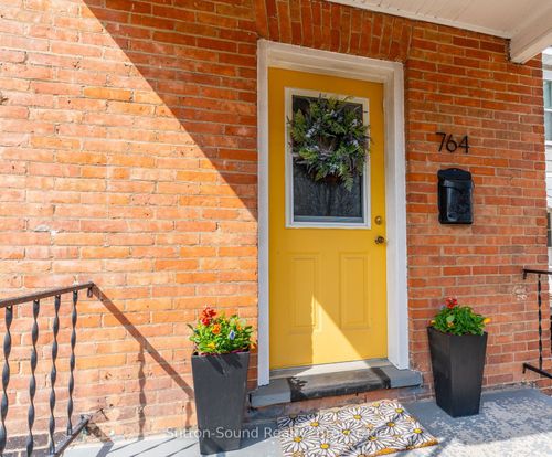 764 3rd Ave W, Owen Sound, ON, N4K4P3 | Card Image