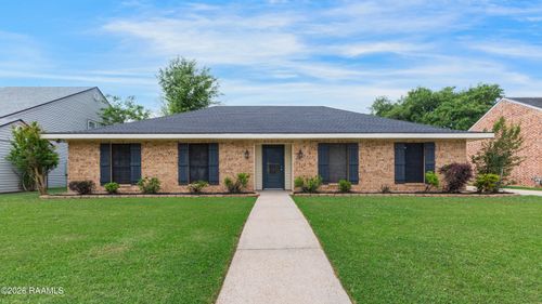307 Celeste Dr, New Iberia, LA, 70560-1427 | Card Image