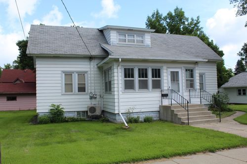 718 Minnesota St, Paynesville, MN, 56362-1121 | Card Image