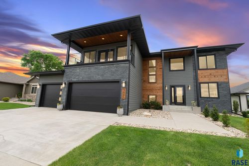 9501 W Kingfisher Dr, Sioux Falls, SD, 57107-3054 | Card Image