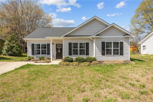 124 Filmore St, Yadkinville, NC, 27055-7733 | Card Image