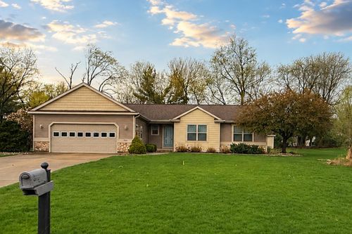 1036 S Stoneridge Dr, Plainwell, MI, 49080-1082 | Card Image