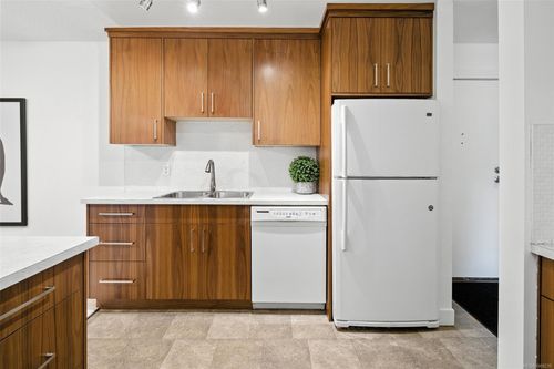 402-3252 Glasgow Ave, Victoria, BC, V8X1M2 | Card Image