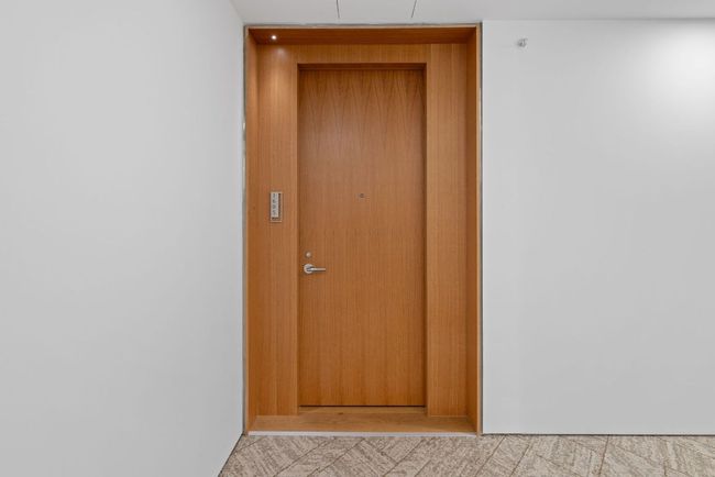 View of property entrance | Image 21