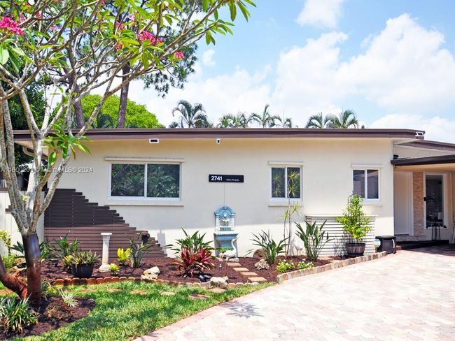 2741 Ne 15th Ter, House other with 3 bedrooms, 2 bathrooms and null parking in Wilton Manors FL | Image 2