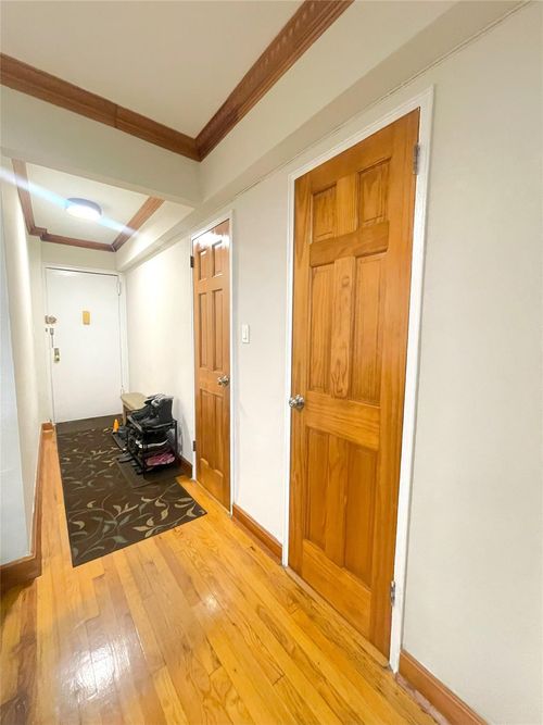 apt-5f-84 Van Wyck Expy, Briarwood, NY, 11435-2614 | Card Image