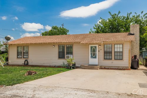 125 W 6th St, Baird, TX, 79504-3401 | Card Image