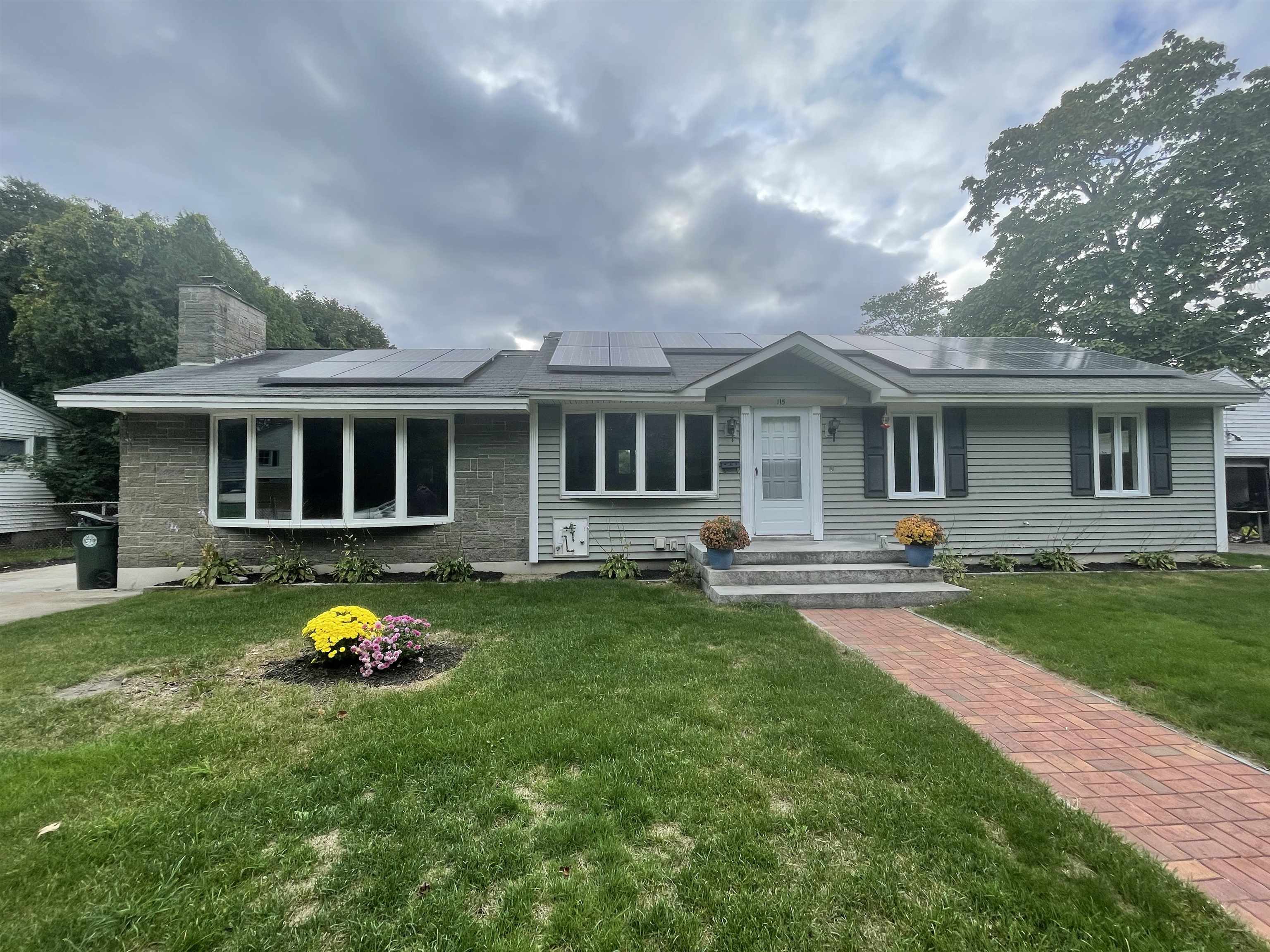 Leewood St, Manchester, NH 03103