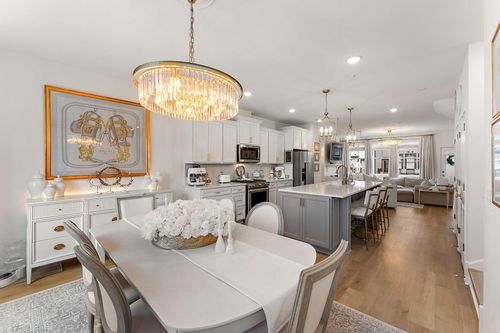 f-870 Mount Curve Ave, Minneapolis, MN, 55403 | Card Image