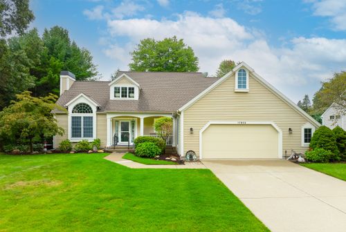 17902 Wildwood Springs Pkwy, Spring Lake, MI, 49456-9241 | Card Image