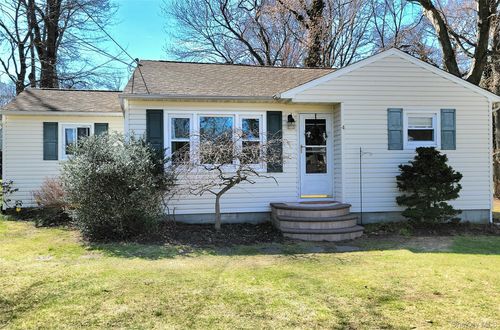 4 White Oak St, Middle Island, NY, 11953-1434 | Card Image