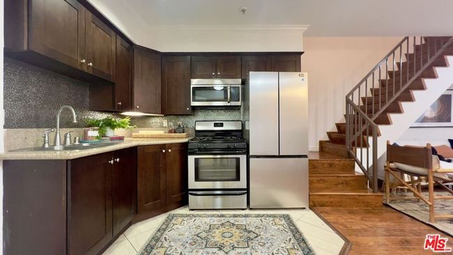 APT-203 - 5633 Carlton Way, Condo with 2 bedrooms, 3 bathrooms and null parking in Hollywood CA | Image 4