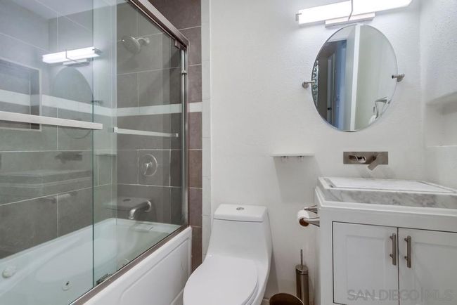 Bathroom | Image 17