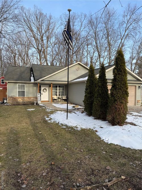 8645 Country Club Dr, Pinckney, MI, 48169-9167 | Card Image