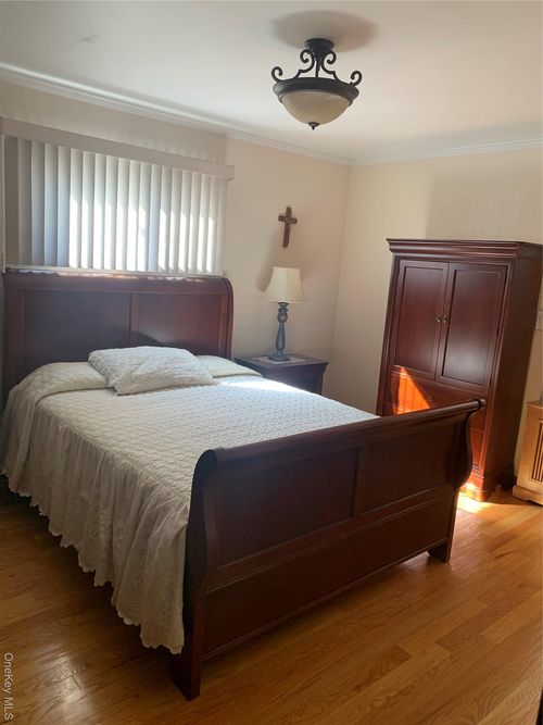 15817 90th St, Howard Beach, NY, 11414-3113 | Card Image
