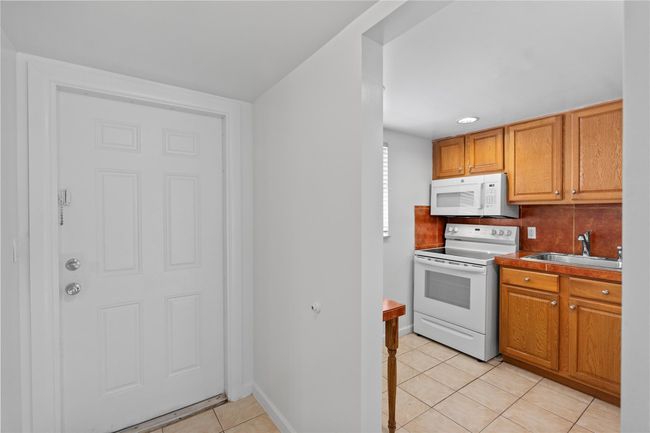 APT-109 - 3500 Sw Natura Blvd, Condo with 1 bedrooms, 2 bathrooms and null parking in Deerfield Beach FL | Image 6