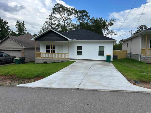 2215 Perry St, Little Rock, AR, 72205-7057 | Card Image