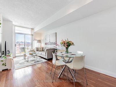 1102 - 39 Parliament St, Condo with 1 bedrooms, 1 bathrooms and 1 parking in Toronto ON | Image 2