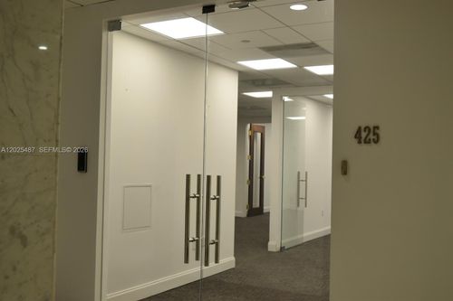 425-1200 Brickell Ave, MIAMI, FL, 33131 | Card Image