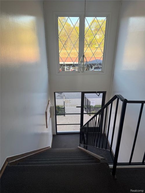 54711 Shelby Rd, Shelby Township, MI, 48316-1439 | Card Image