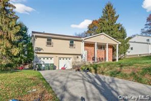 3 Roanoke Dr, Monroe, NY, 10950-2207 | Card Image