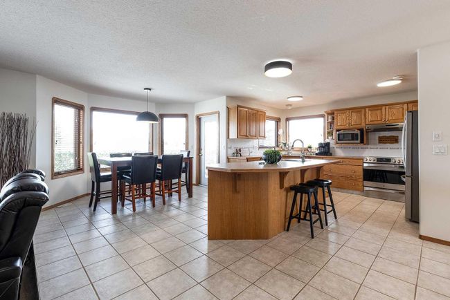 37 Stein Close Se, Home with 6 bedrooms, 3 bathrooms and 7 parking in Medicine Hat AB | Image 18