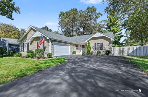 714 Dartmouth Dr, Island Lake, IL, 60042-9130 | Card Image