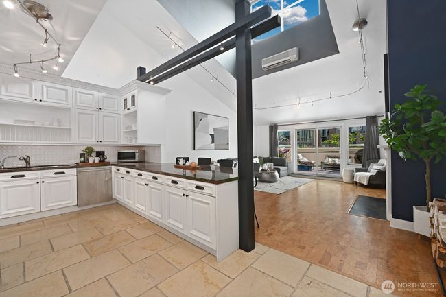 APT-517 - 526 1 St Ave S, Condo with 2 bedrooms, 2 bathrooms and 3 parking in Seattle WA | Image 6