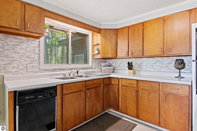 6015 Crystal Beach Rd Nw, House other with 4 bedrooms, 2 bathrooms and null parking in Rapid City MI | Image 14