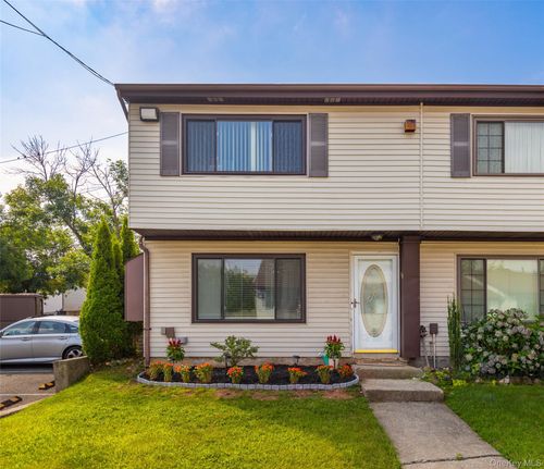 40 Raily Ct, Staten Island, NY, 10312-1677 | Card Image